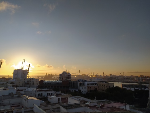 Sunrise over Cádiz harbour with the Constitución bridge. Photo © Karethe Linaae